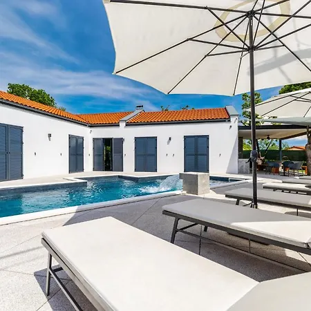 Primus Villa *